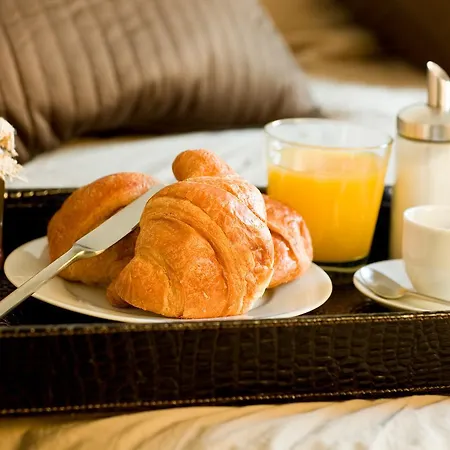Salamandra Plaza Bed & Breakfast 2*